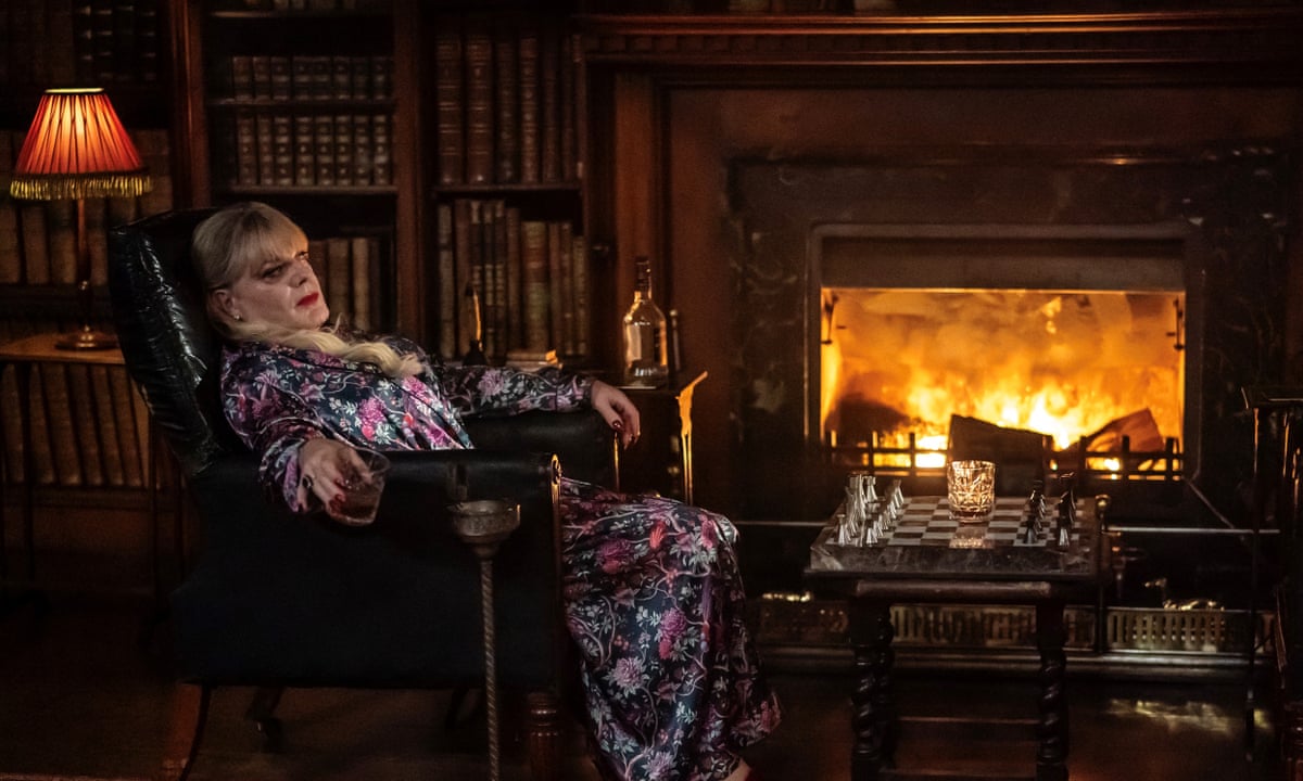 Izzard’s Performance Elevates an Otherwise Tame Doctor Jekyll